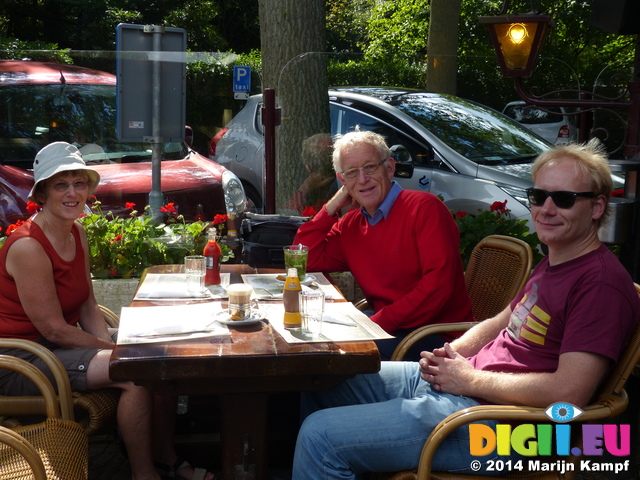 FZ008573 Machteld, Hans and Marijn at pancake house in Lage Vuursche